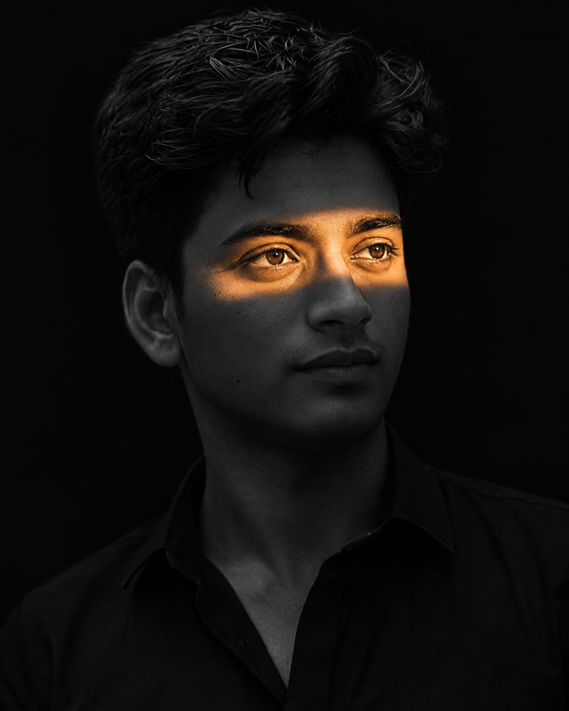 Golden Eye Beam Portrait Prompt | Photorealistic Cinematic Headshot
